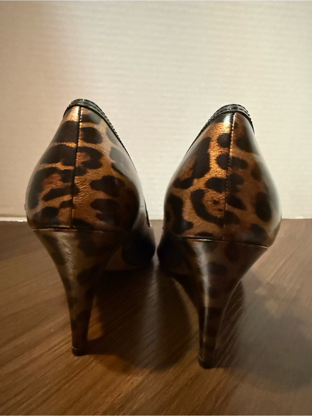 Linea Paolo Pointe Leopard Patent Leather Pointed Toe Pumps Size 9.5 - Picture 3 of 7